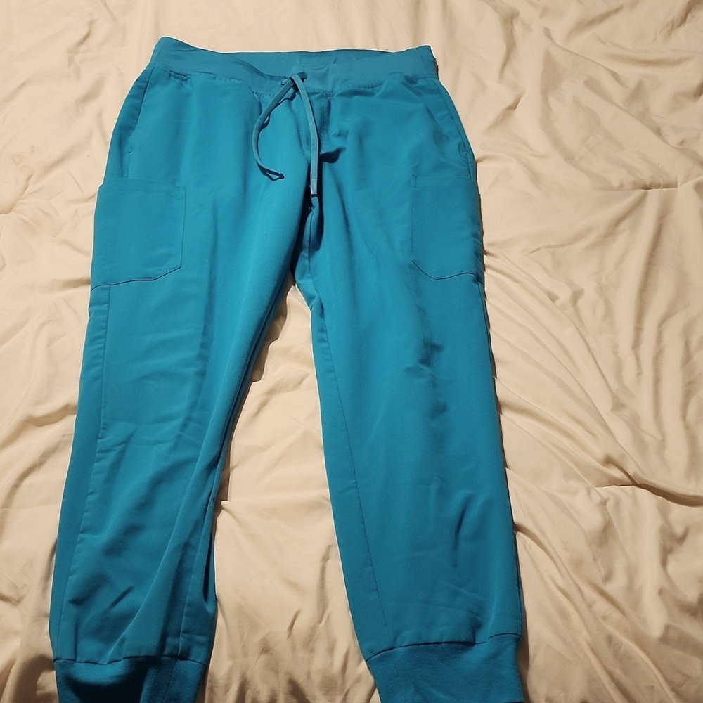 (One set )large joggers and a large shirt Mandala scrub perfect condition